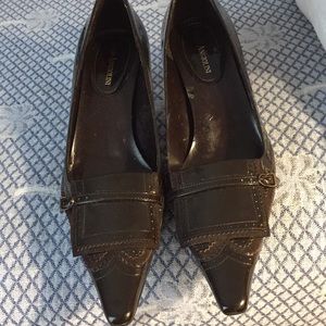 Nice shoes in brown size 8.5M Enzo Angiolini.